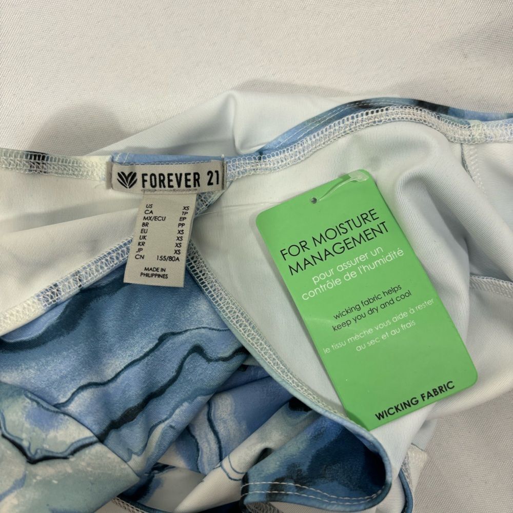 ‼️final must bundle‼️ NWT Forever 21 Sport Crop Top Wicking Fabric Abstract - Picture 6 of 6